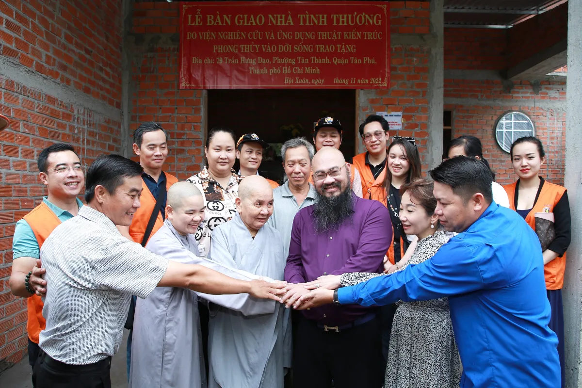 Lễ Bàn Giao Nhà Tình Thương — Viện Phong Thủy trao tặng