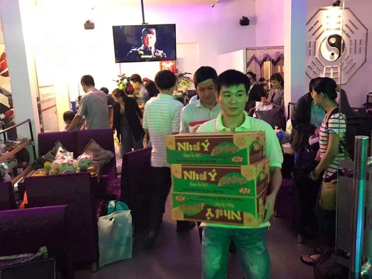 Đoàn Viện trao quà thiện nguyện